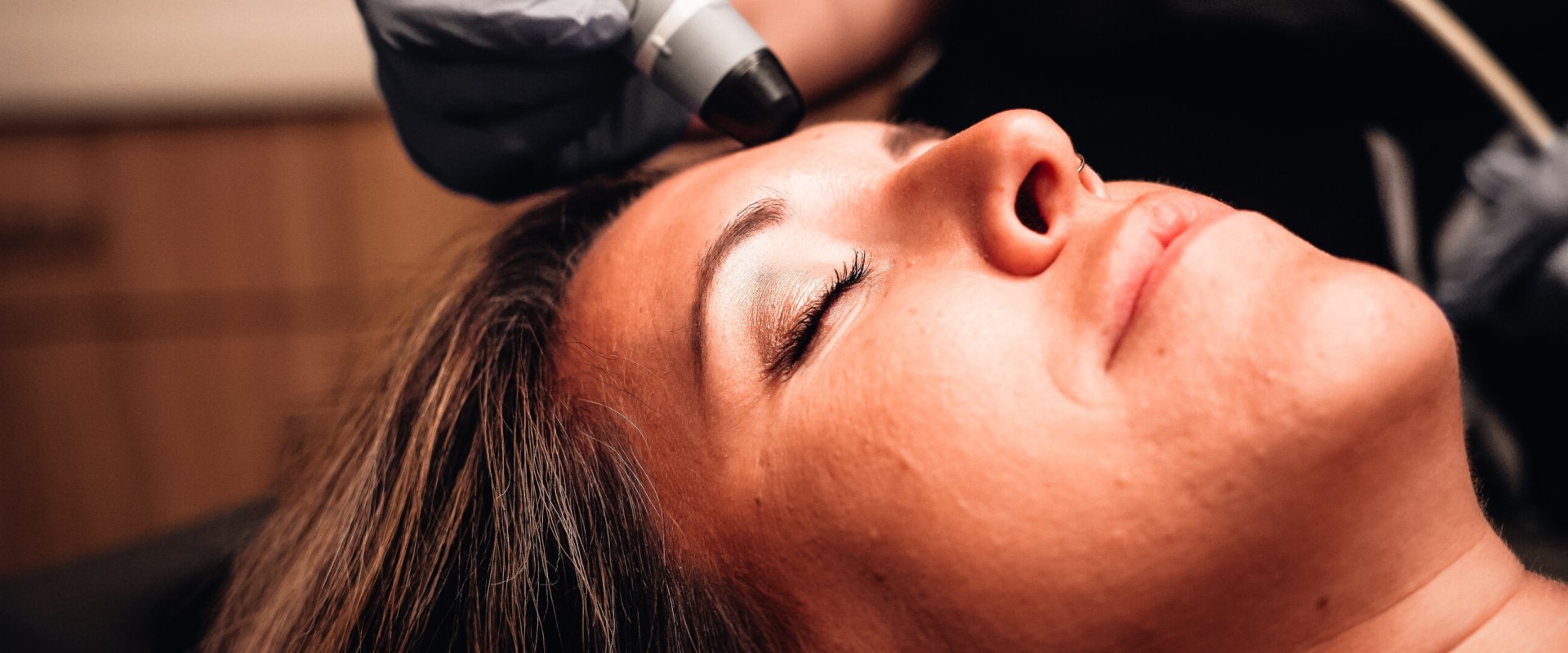 The Basics of Microneedling: A Comprehensive Guide to Popular Facial Treatments